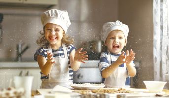 Gesund backen fürs Fest: Walnusstaler, Gewürzkringel & Co.